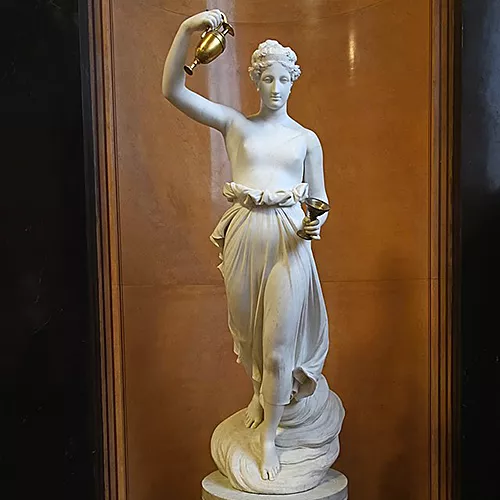 Diosa Hebe, de Antonio Canova, © Dosseman, Wikimedia Commons