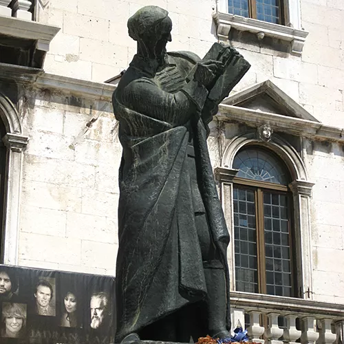 Monumento a Marko Marulić en Split, ©Roberta F, Wikimedia Commons