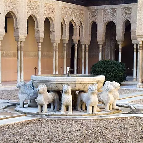 Patio de Los Leones de La Alhambra de Granada © M & G Therin-Weise